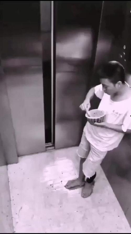 电梯监控吃瓜,揭秘电梯里的八卦风云